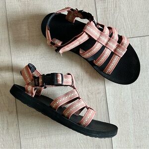 Teva buckled sandals 6.5